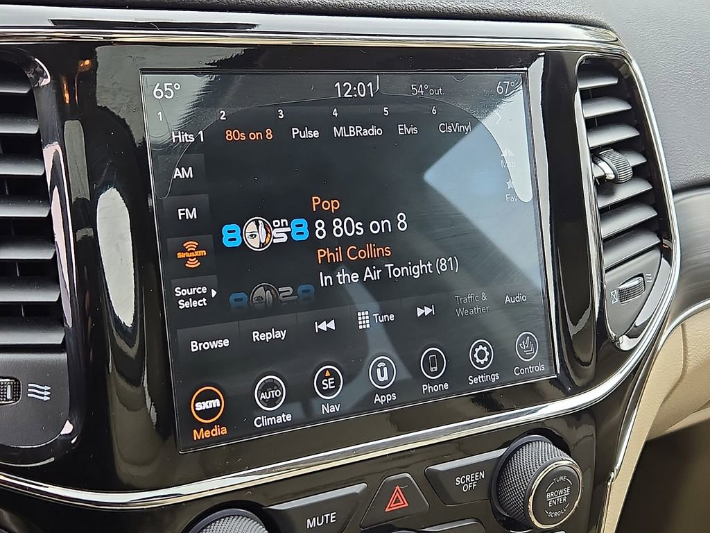 Used 2020 Jeep Grand Cherokee Limited w/ Luxury Group II image 18