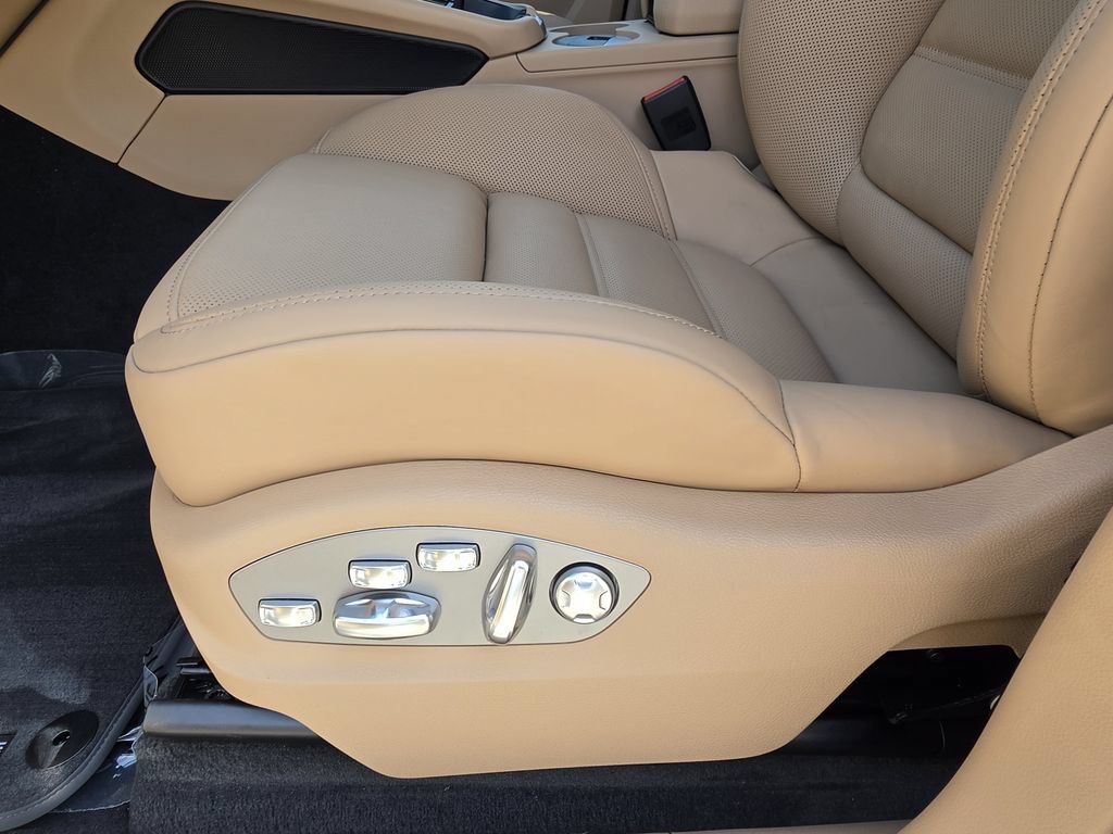 New 2026 Porsche Macan AWD/4WD image 12
