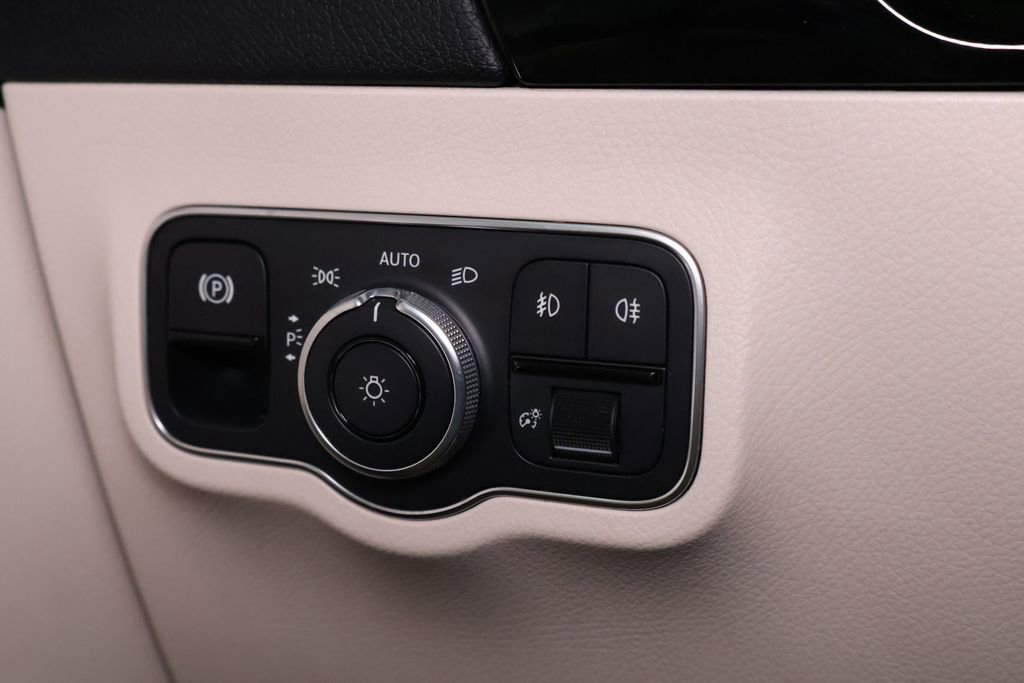 Used 2021 Mercedes-Benz GLA 250 4MATIC w/ Premium Package image 30