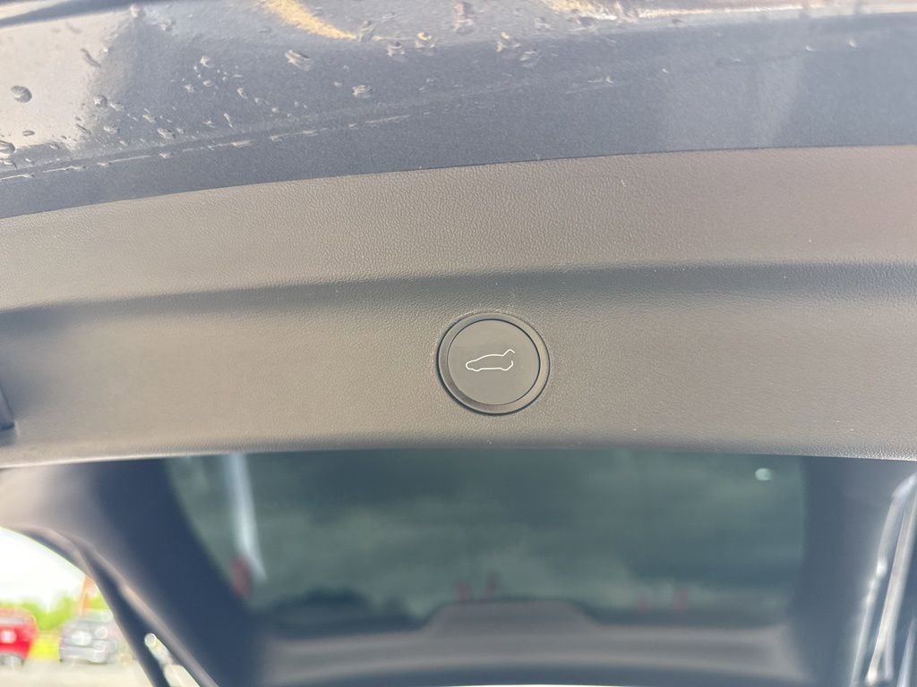 Used 2022 Tesla Model Y Performance image 9