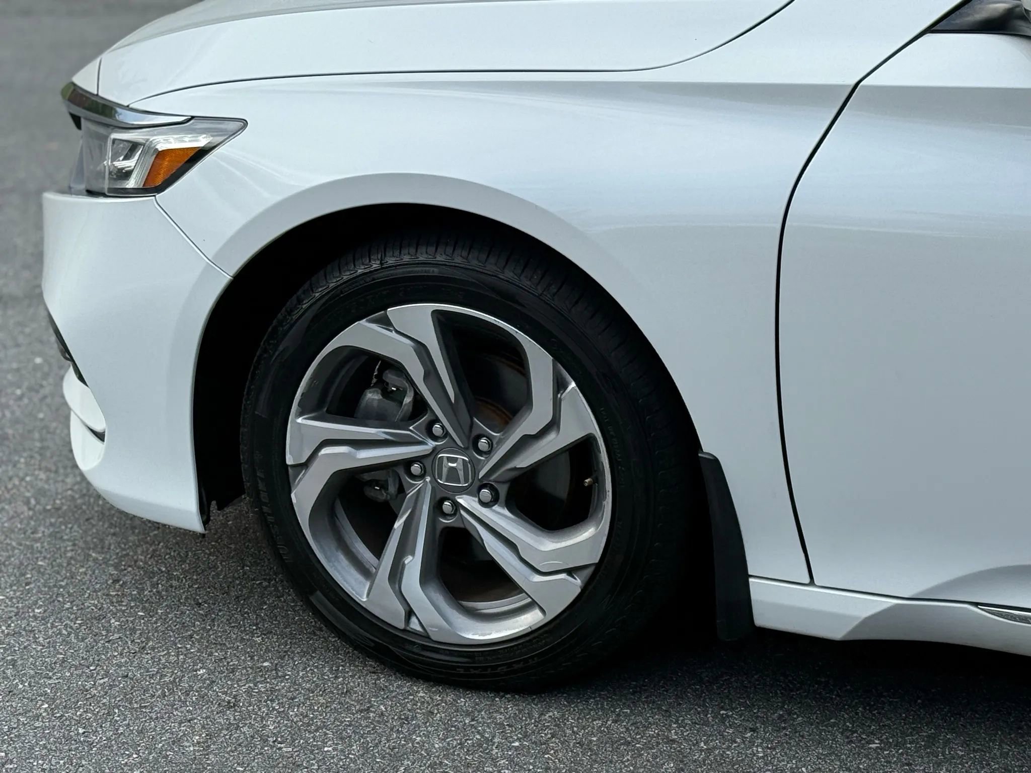 Used 2018 Honda Accord EX-L image 7
