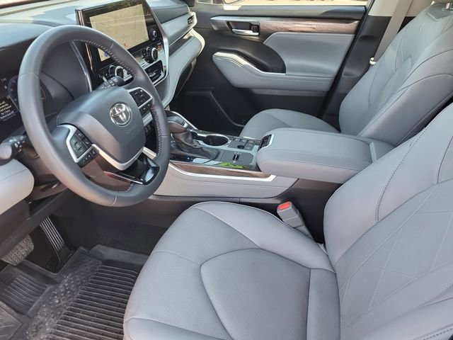 Used 2025 Toyota Highlander Platinum AWD/4WD image 11