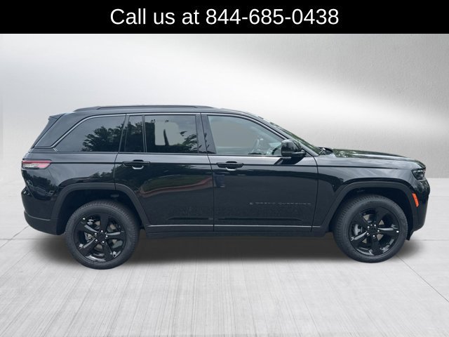 New 2026 Jeep Grand Cherokee Limited w/ Limited Altitude Package AWD/4WD image 4