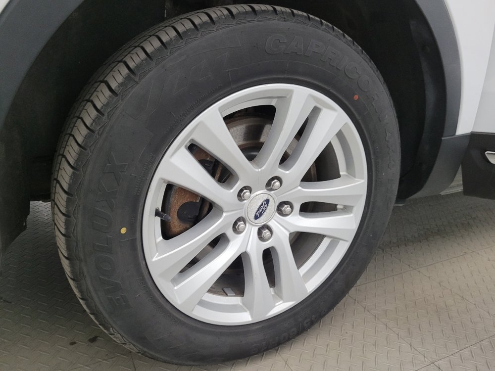 Used 2018 Ford Explorer XLT w/ Equipment Group 202A AWD/4WD image 31