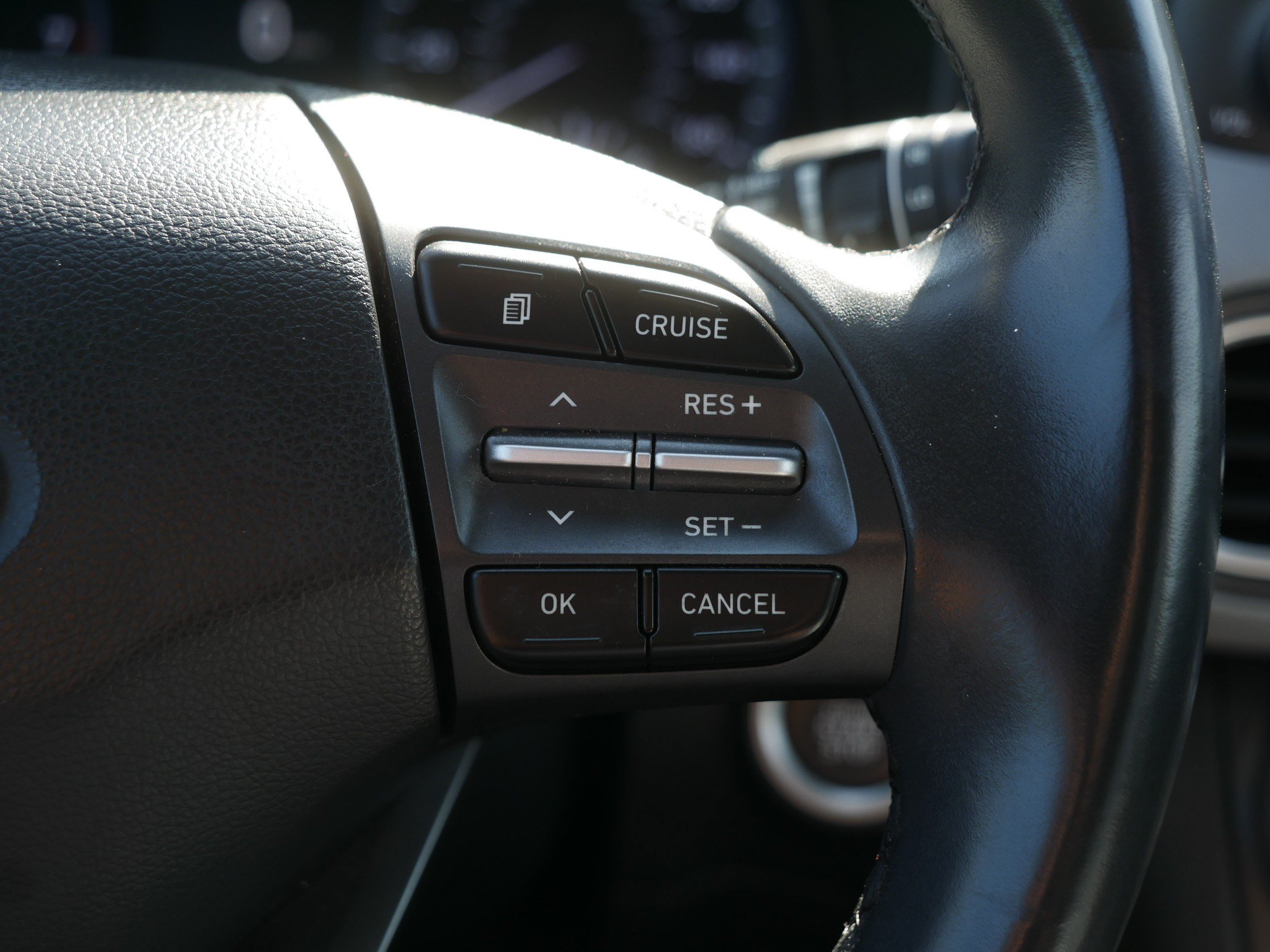 Used 2020 Hyundai Kona Limited AWD/4WD image 30