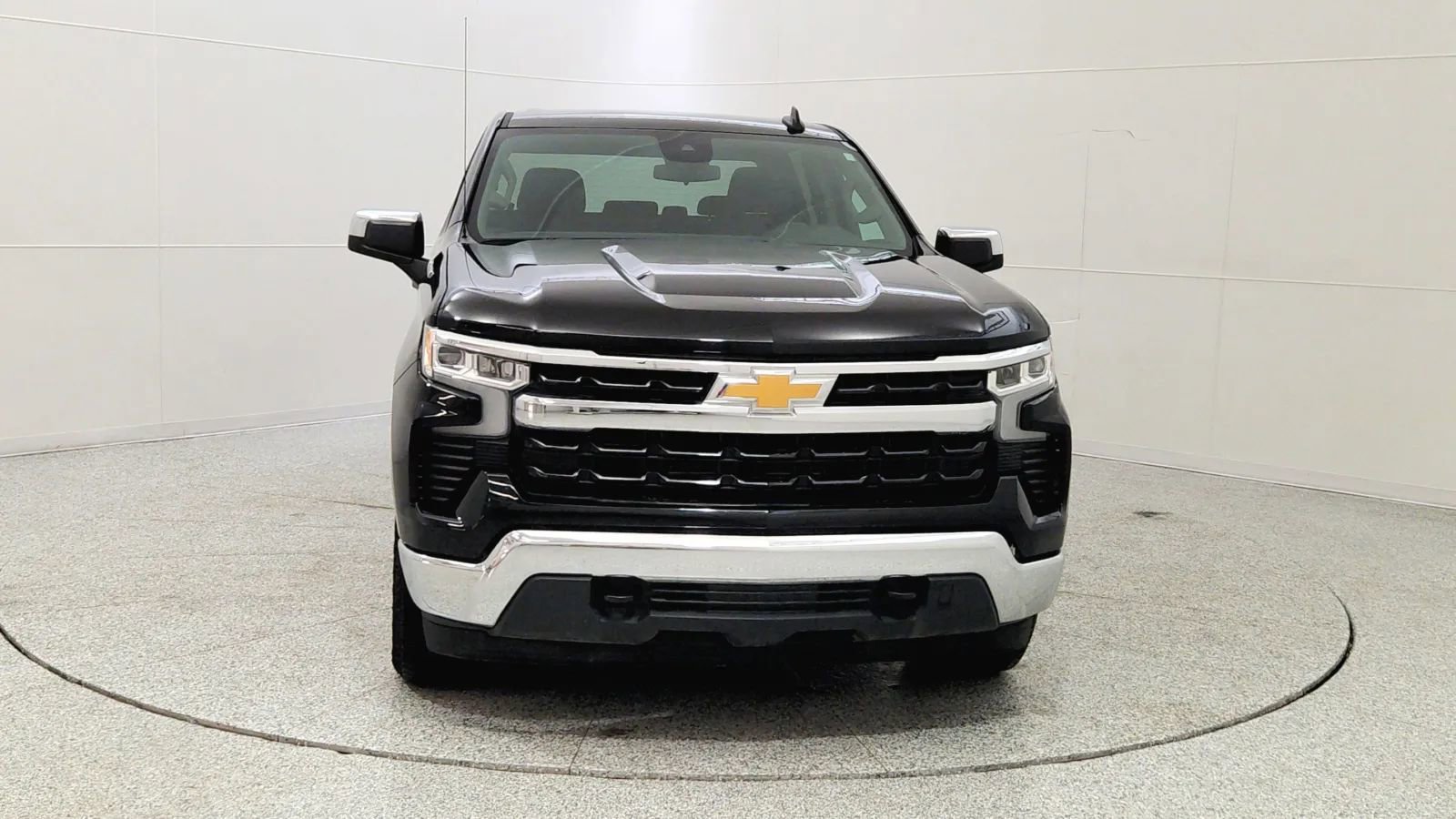 Used 2023 Chevrolet Silverado 1500 LT image 2