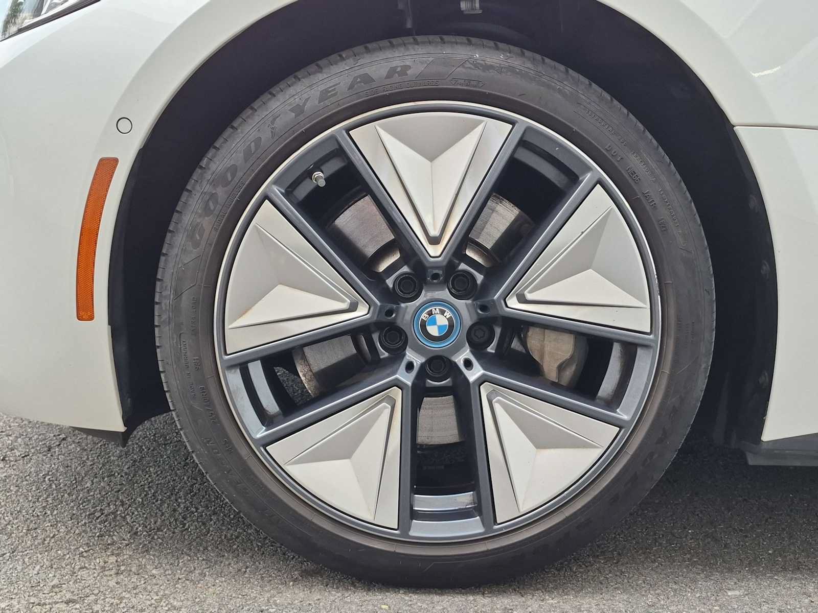 Used 2023 BMW i4 eDrive35 RWD image 14