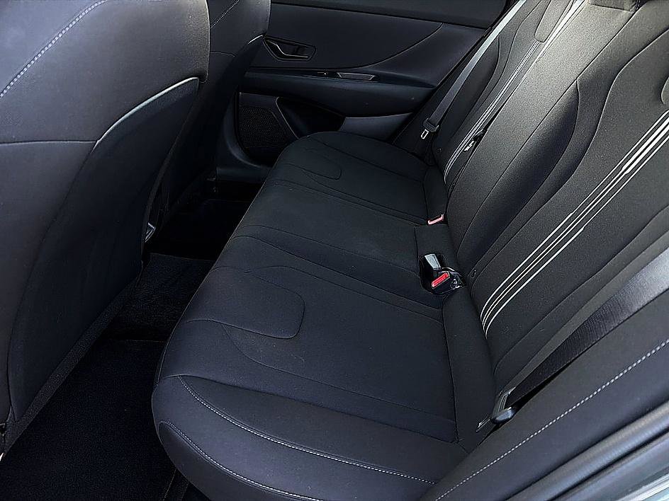 Certified 2025 Hyundai Elantra SEL image 7