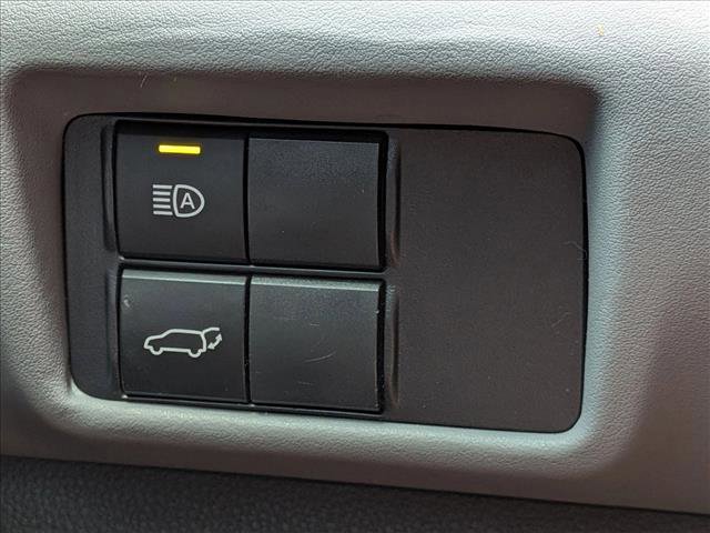 Used 2020 Toyota Highlander XLE image 11