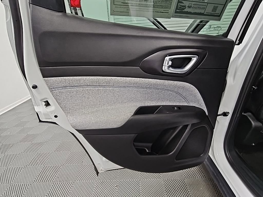 Used 2022 Jeep Compass Latitude image 33