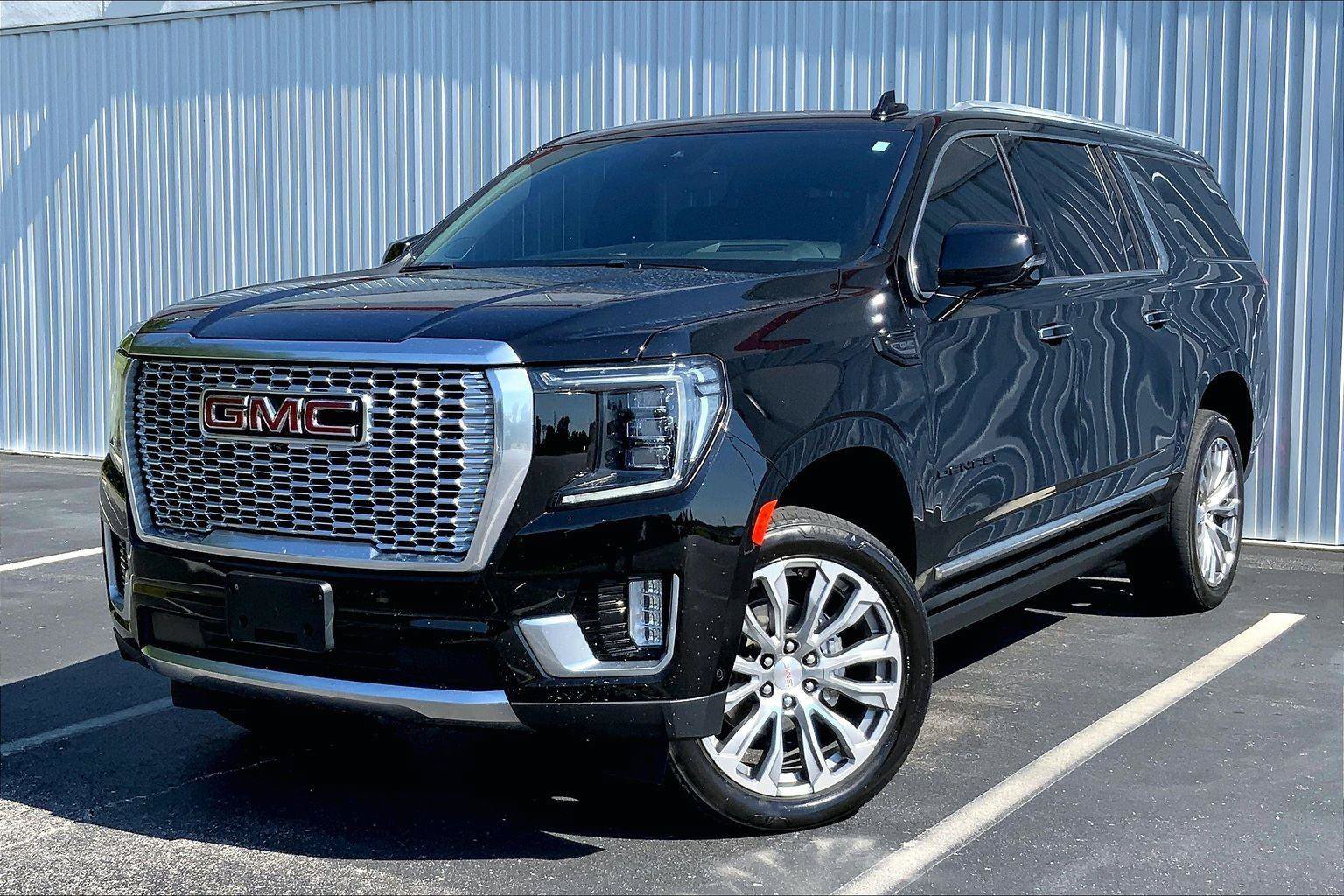 Used 2023 GMC Yukon XL Denali w/ Denali Reserve Package AWD/4WD image 1