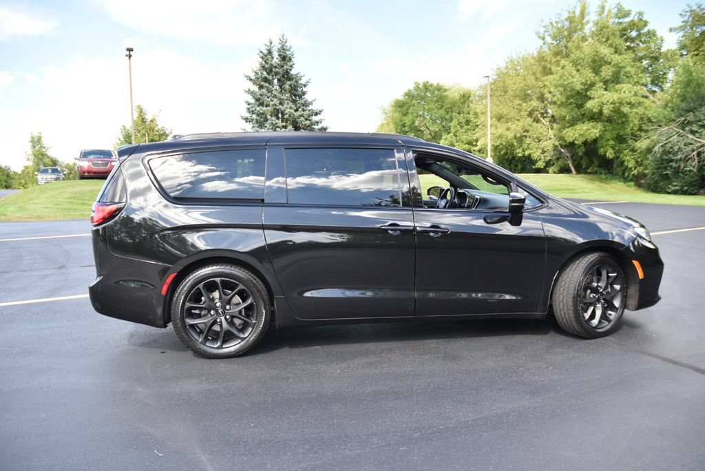 Used 2021 Chrysler Pacifica Touring-L w/ Uconnect Theater Family Group FWD image 5