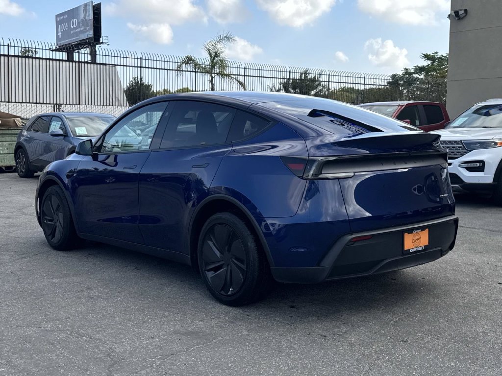 Used 2026 Tesla Model Y AWD image 5