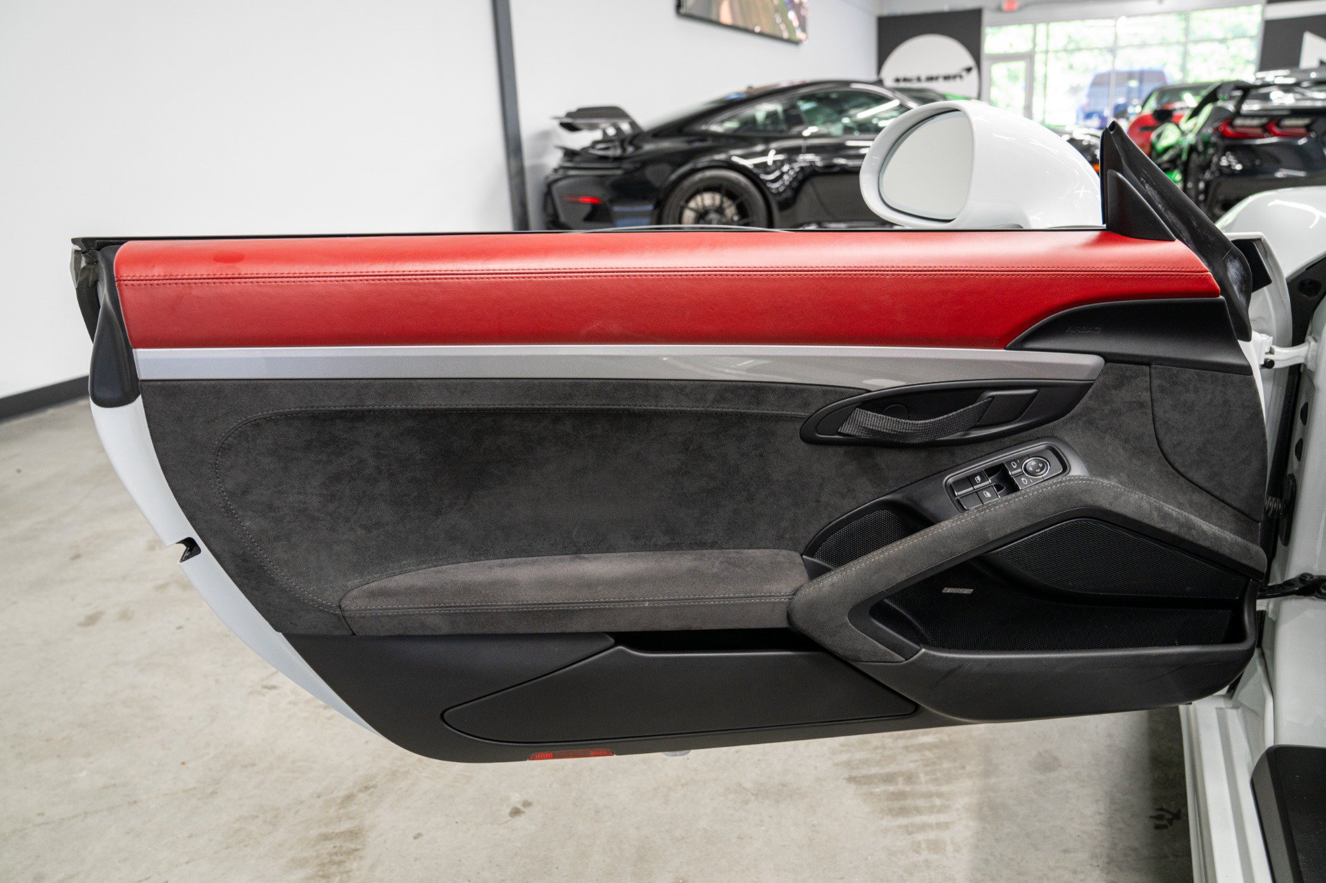 Used 2016 Porsche Boxster Spyder RWD image 38