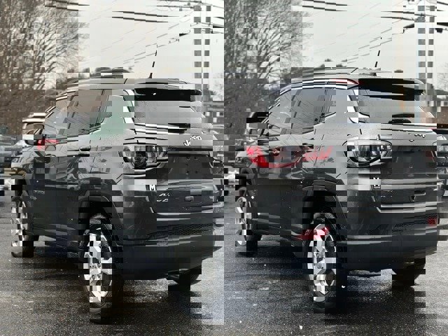 Used 2020 Jeep Compass Latitude image 4