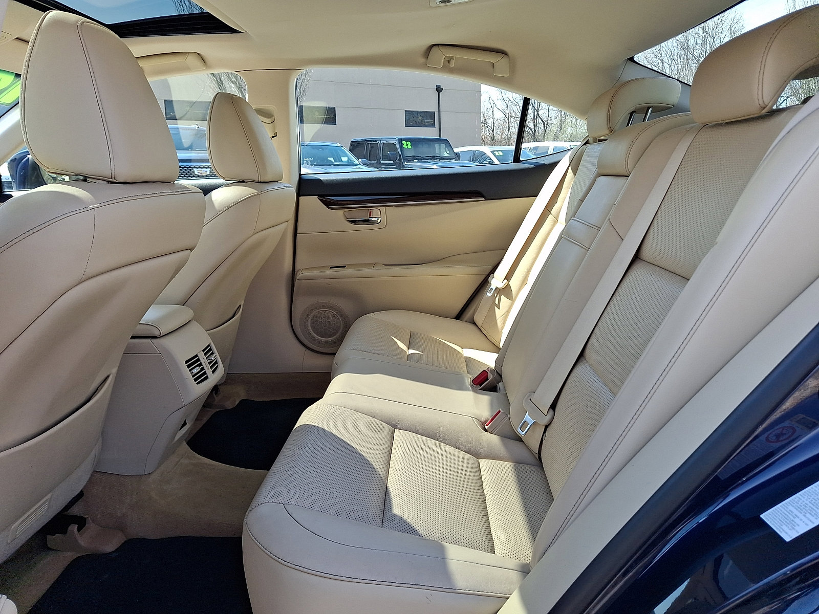 Used 2014 Lexus ES 350 w/ Luxury Package image 10