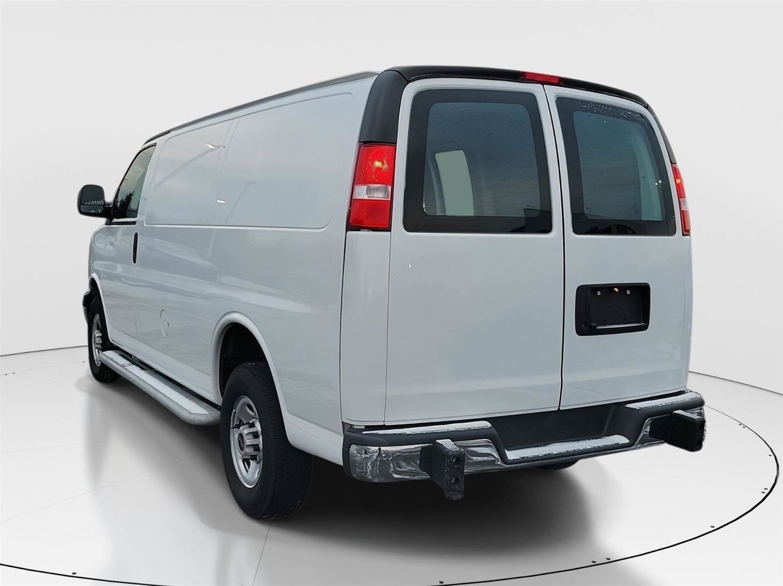 Used 2024 GMC Savana 2500 w/ Driver Convenience Package image 3