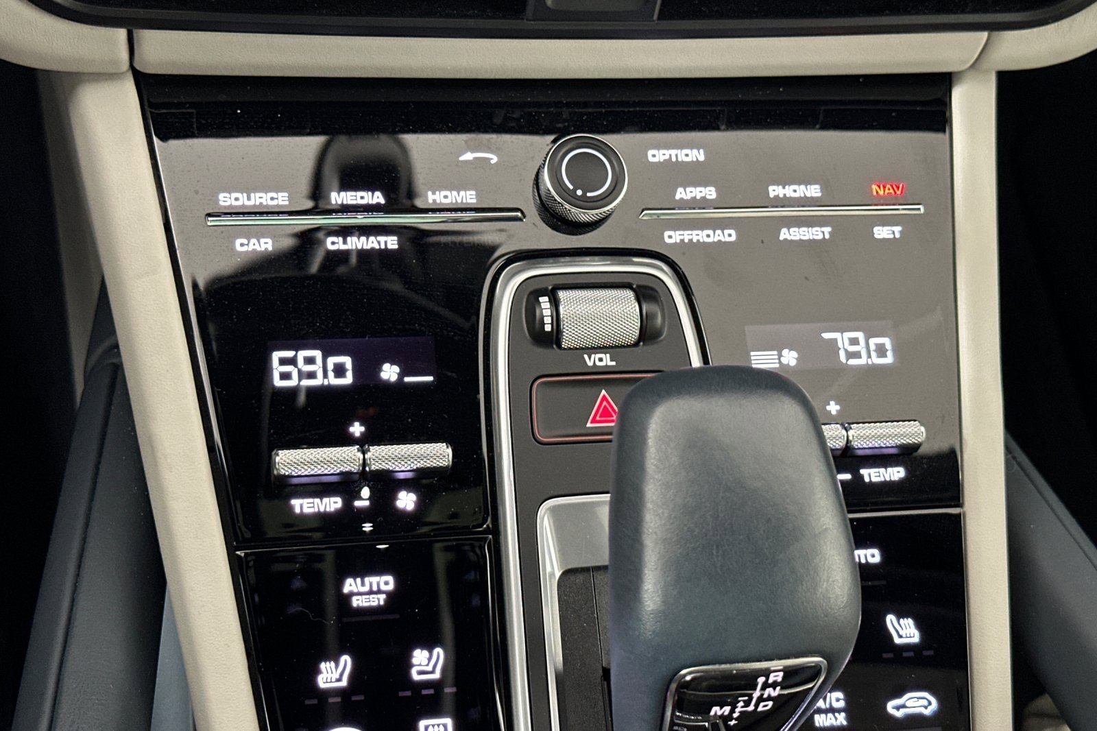 Used 2023 Porsche Cayenne S Platinum w/ Premium Package Plus image 20