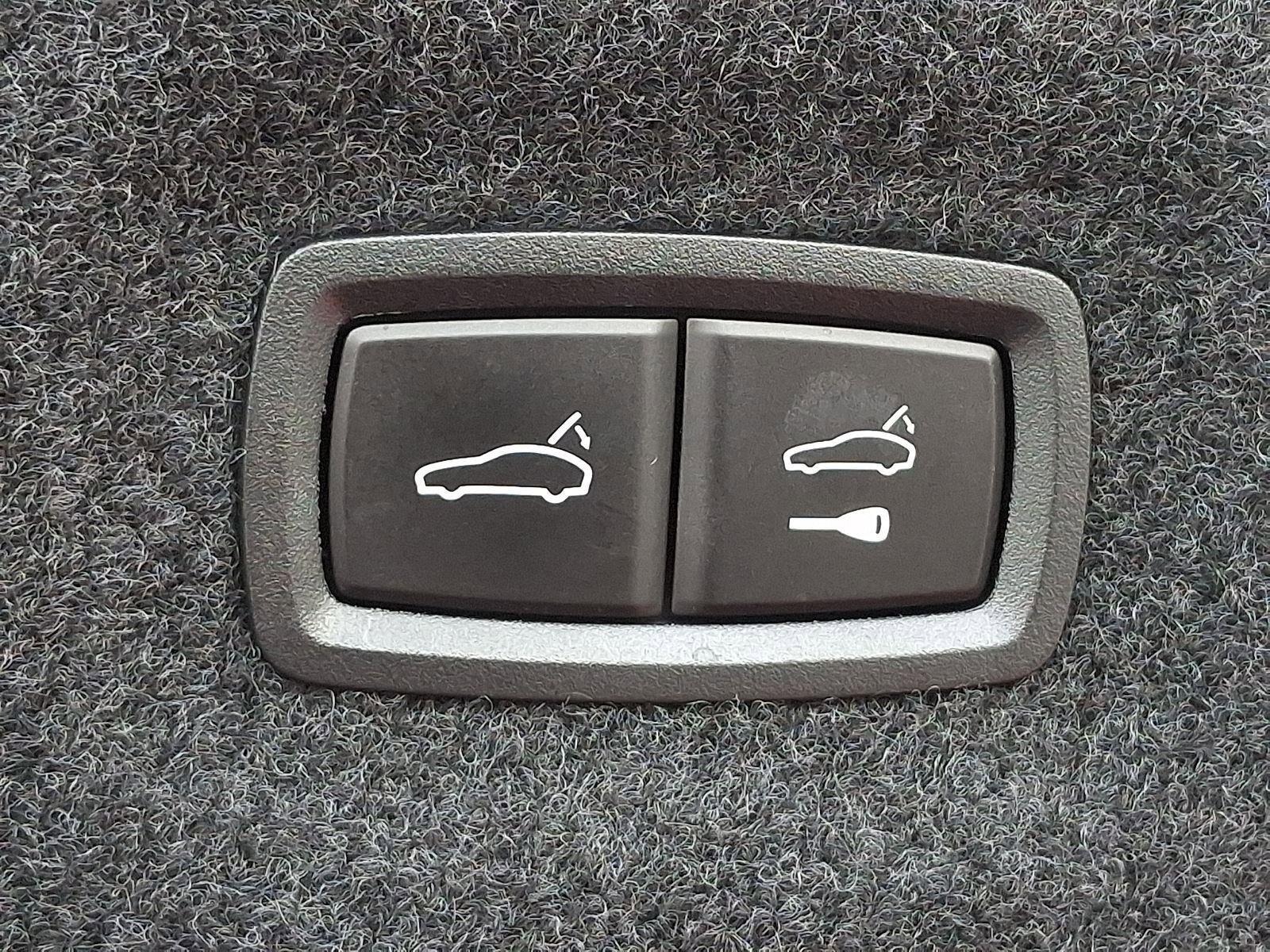 Used 2022 Audi RS e-tron GT w/ Carbon Performance Package image 29