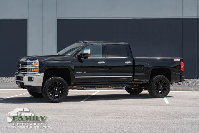 Used 2016 Chevrolet Silverado 3500 LTZ AWD/4WD image 3