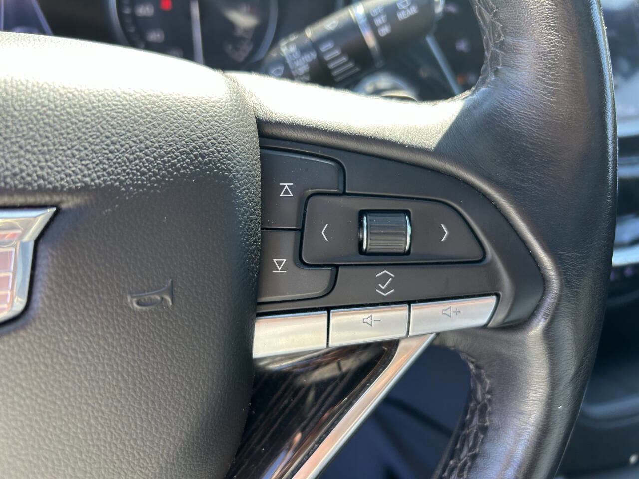 Used 2022 Cadillac XT6 Premium Luxury w/ Technology Package image 17