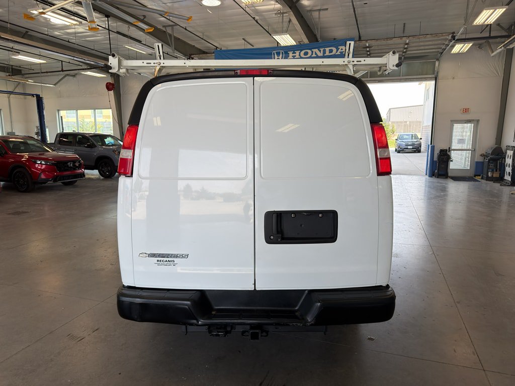 Used 2018 Chevrolet Express 2500 w/ Driver Convenience Package RWD image 4
