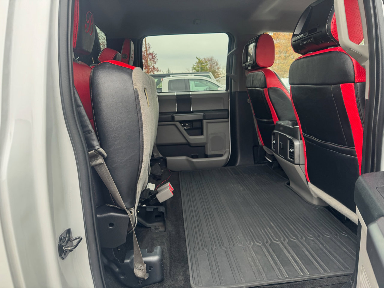 Used 2015 Ford F150 XLT image 27