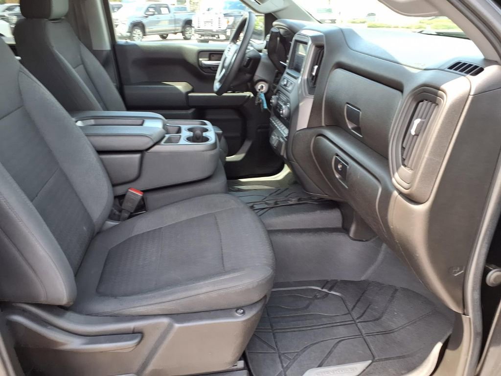 Used 2022 Chevrolet Silverado 1500 Custom w/ Safety Confidence Package AWD/4WD image 12