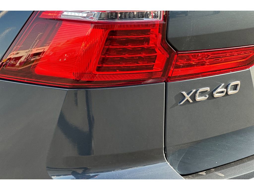 Used 2018 Volvo XC60 T5 Momentum image 32