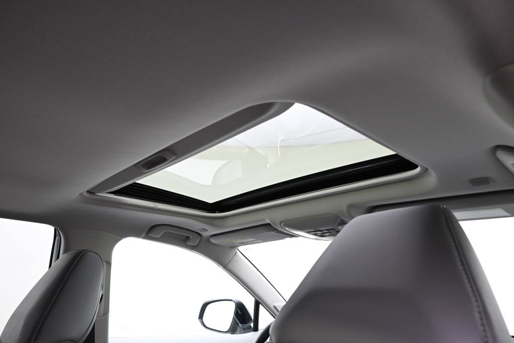 Used 2023 Toyota RAV4 XLE Premium image 17