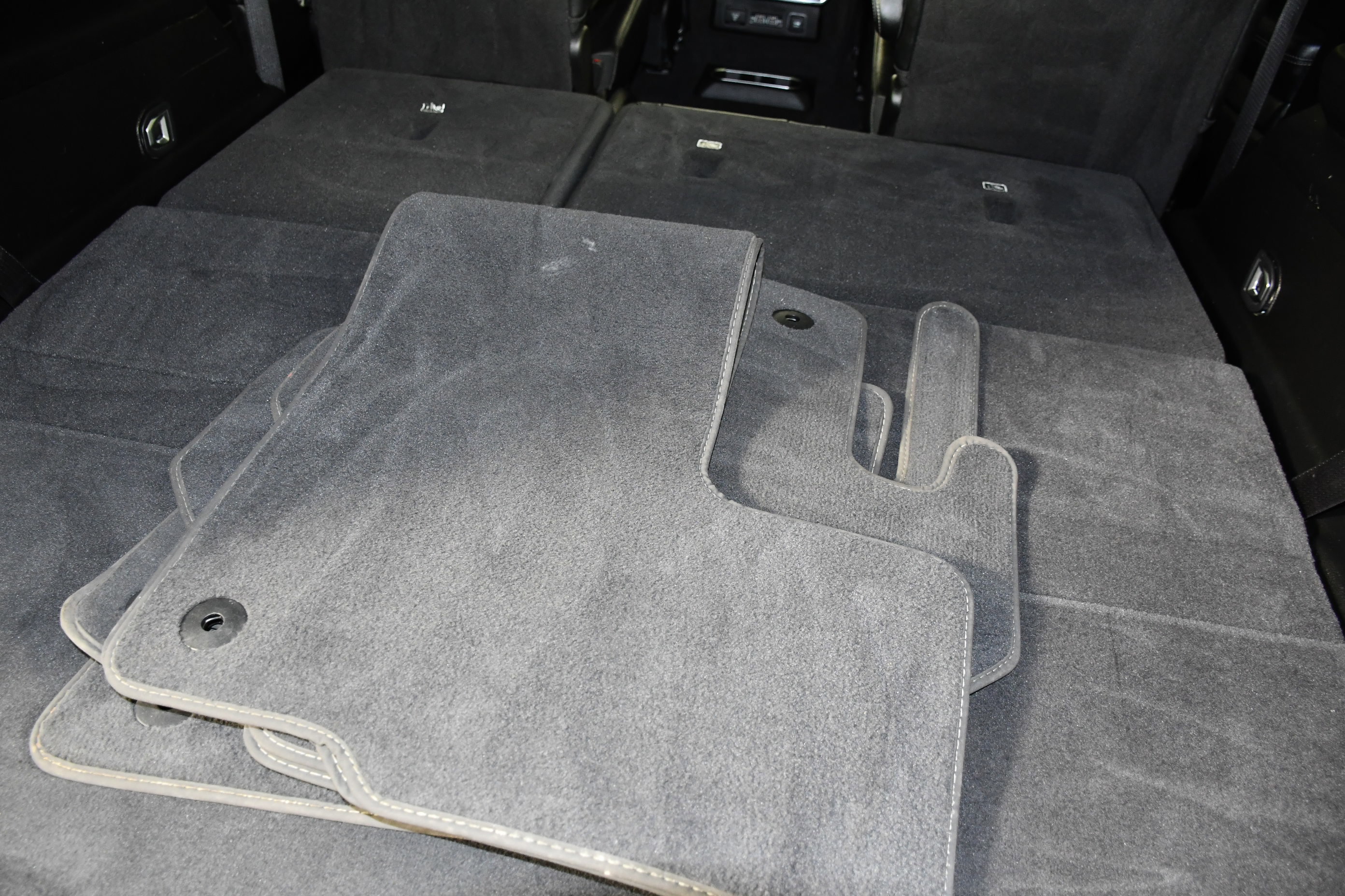 Used 2024 Jeep Wagoneer Series III AWD/4WD image 53