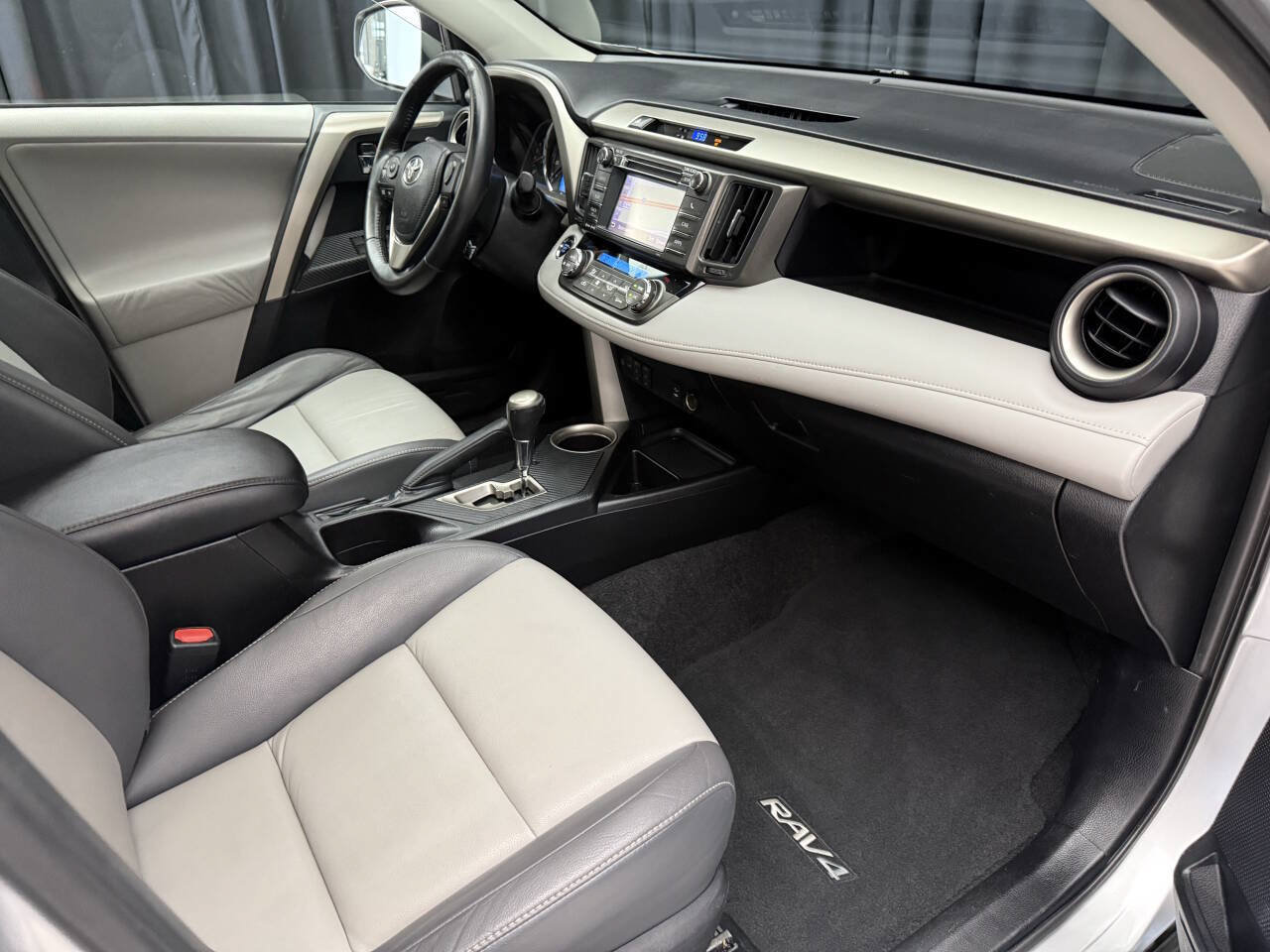 Used 2013 Toyota RAV4 Limited AWD/4WD image 25