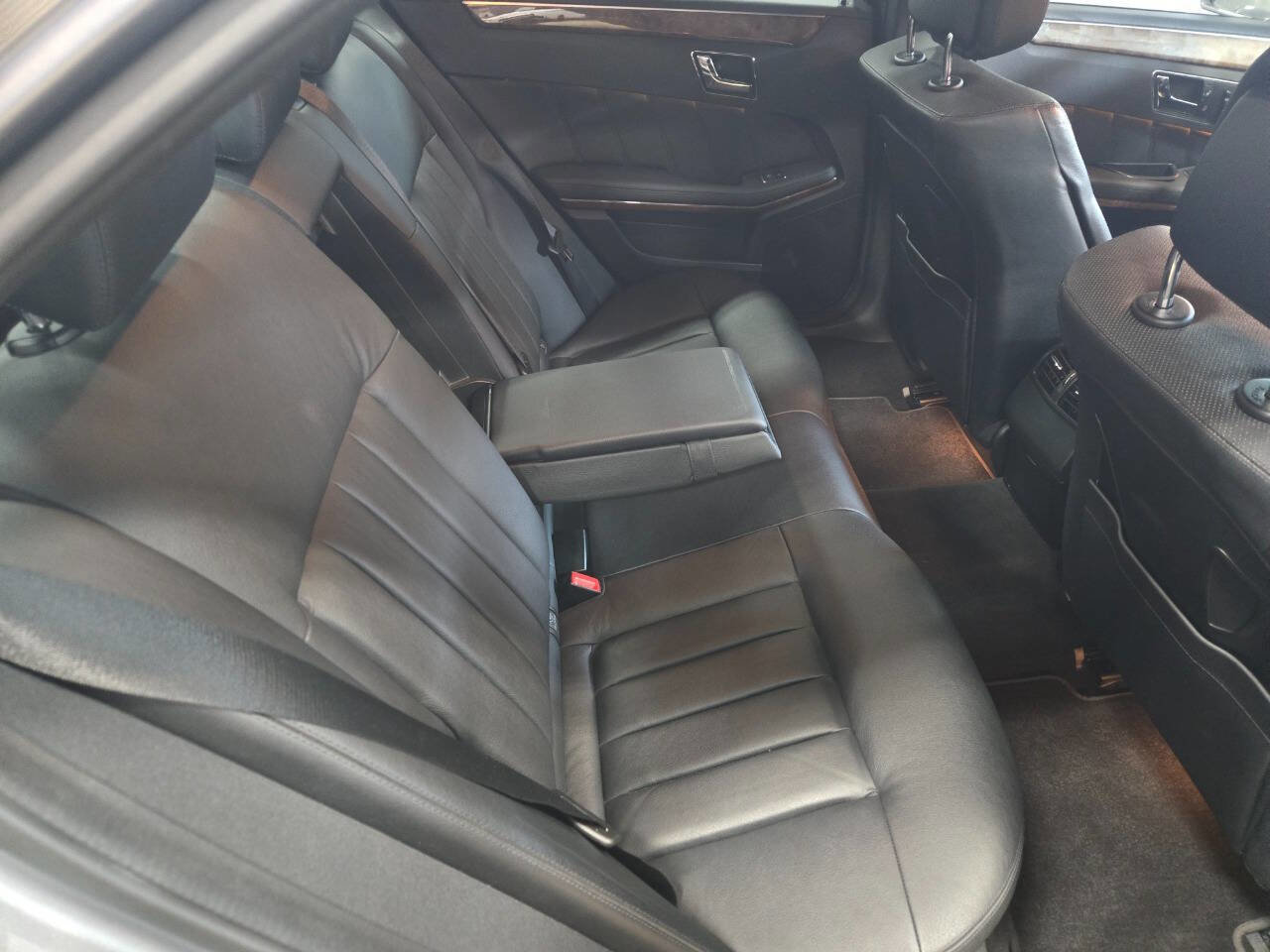 Used 2011 Mercedes-Benz E 550 Sedan image 20