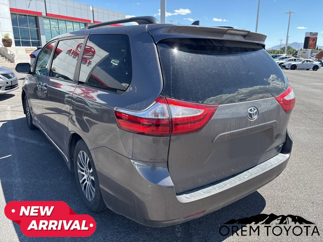 Used 2019 Toyota Sienna XLE Premium w/ Carpet Mat Package FWD image 3