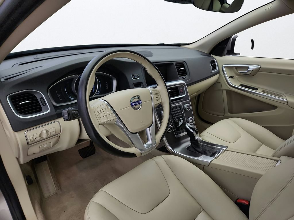 Used 2016 Volvo V60 T5 Platinum w/ Climate Package FWD image 10