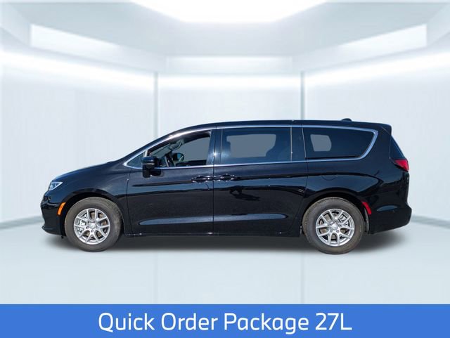 New 2025 Chrysler Pacifica Select video 2