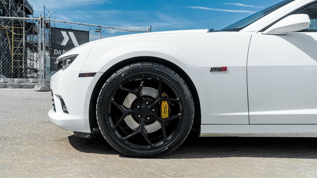 Used 2015 Chevrolet Camaro SS w/ RS Package RWD image 9