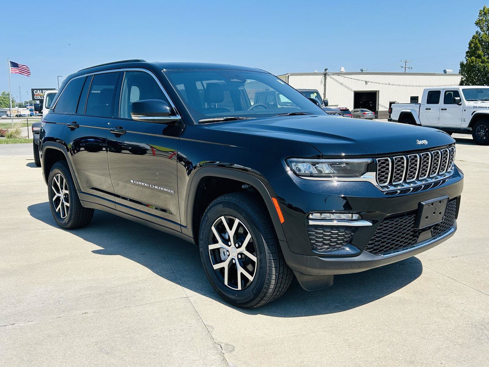 New 2025 Jeep Grand Cherokee Limited AWD/4WD image 2