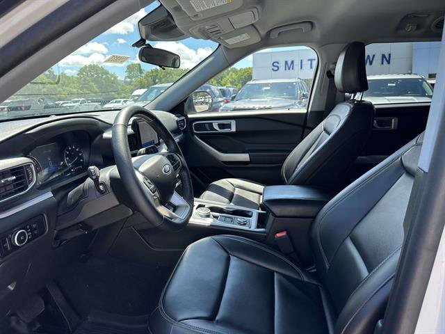 Used 2023 Ford Explorer XLT w/ Equipment Group 202A AWD/4WD image 36