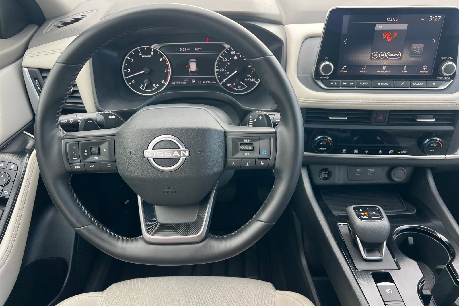 Used 2025 Nissan Rogue SV image 11