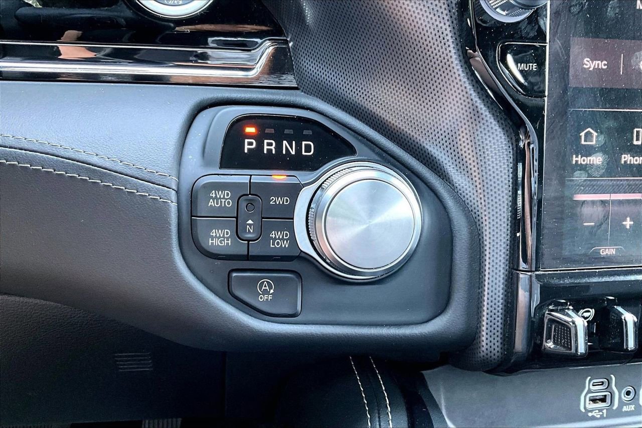 Used 2025 RAM 1500 Limited AWD/4WD image 32