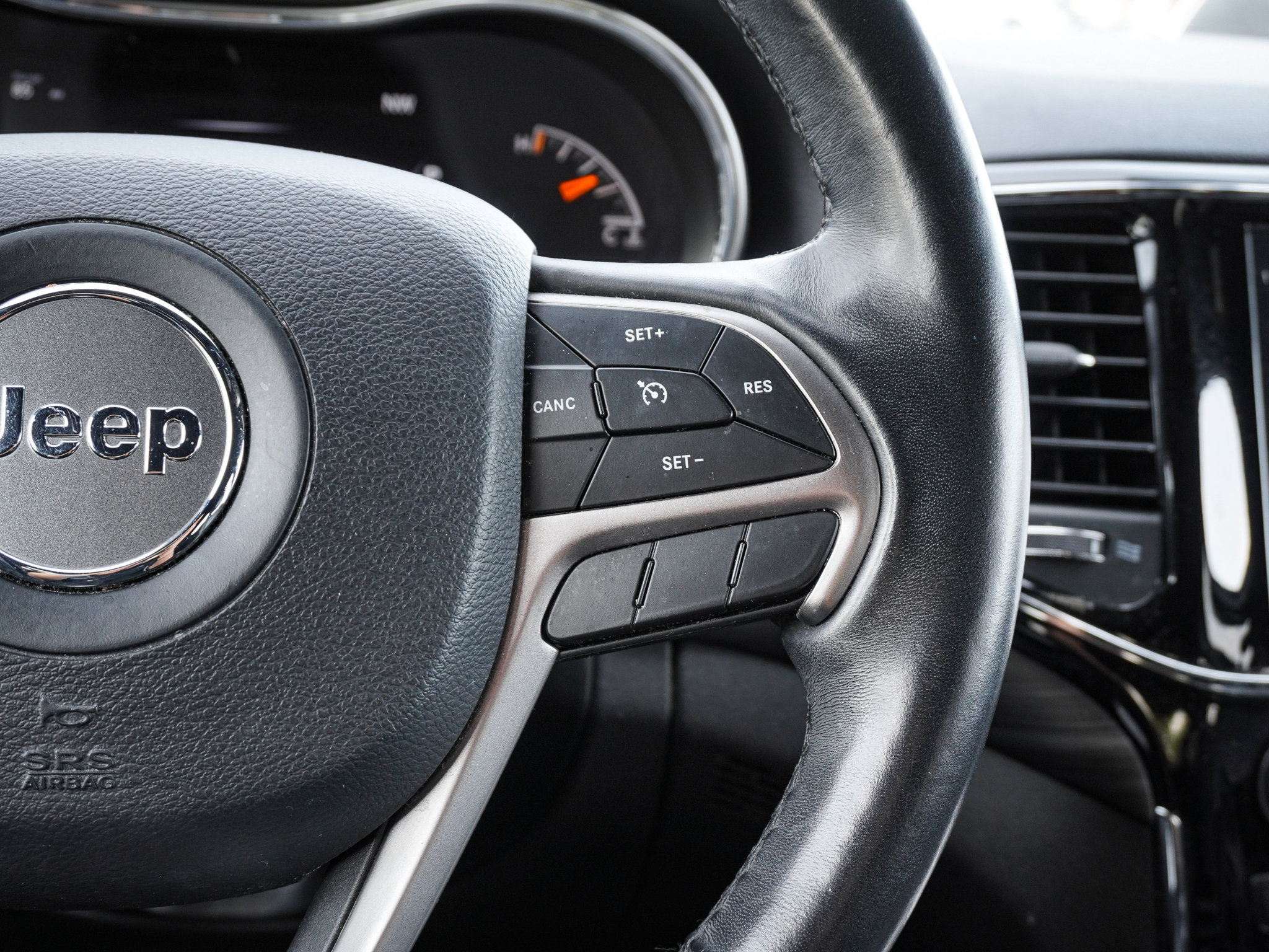 Used 2019 Jeep Grand Cherokee Altitude AWD/4WD image 18