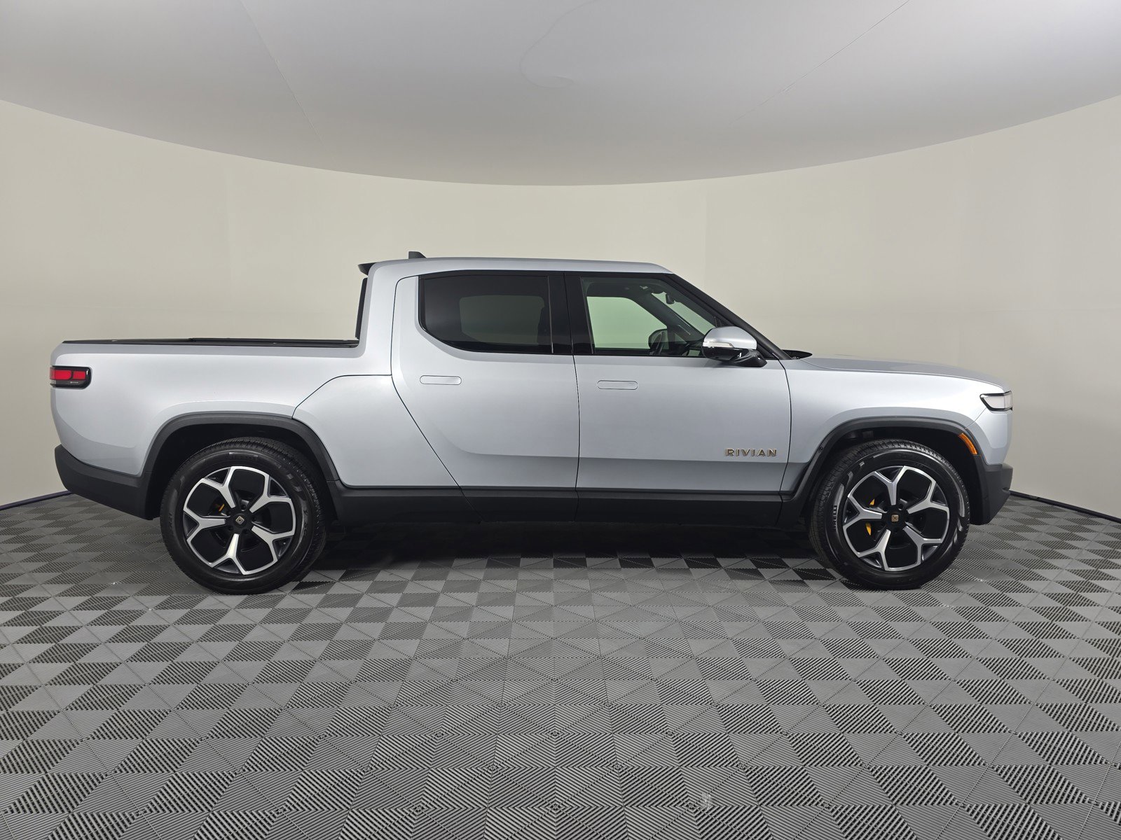 Used 2022 Rivian R1T Adventure AWD/4WD image 6