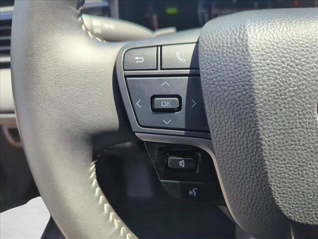 Certified 2025 Toyota Camry SE FWD image 15