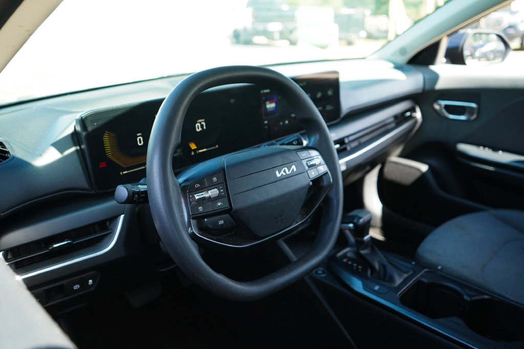 Used 2025 Kia K4 FWD image 6