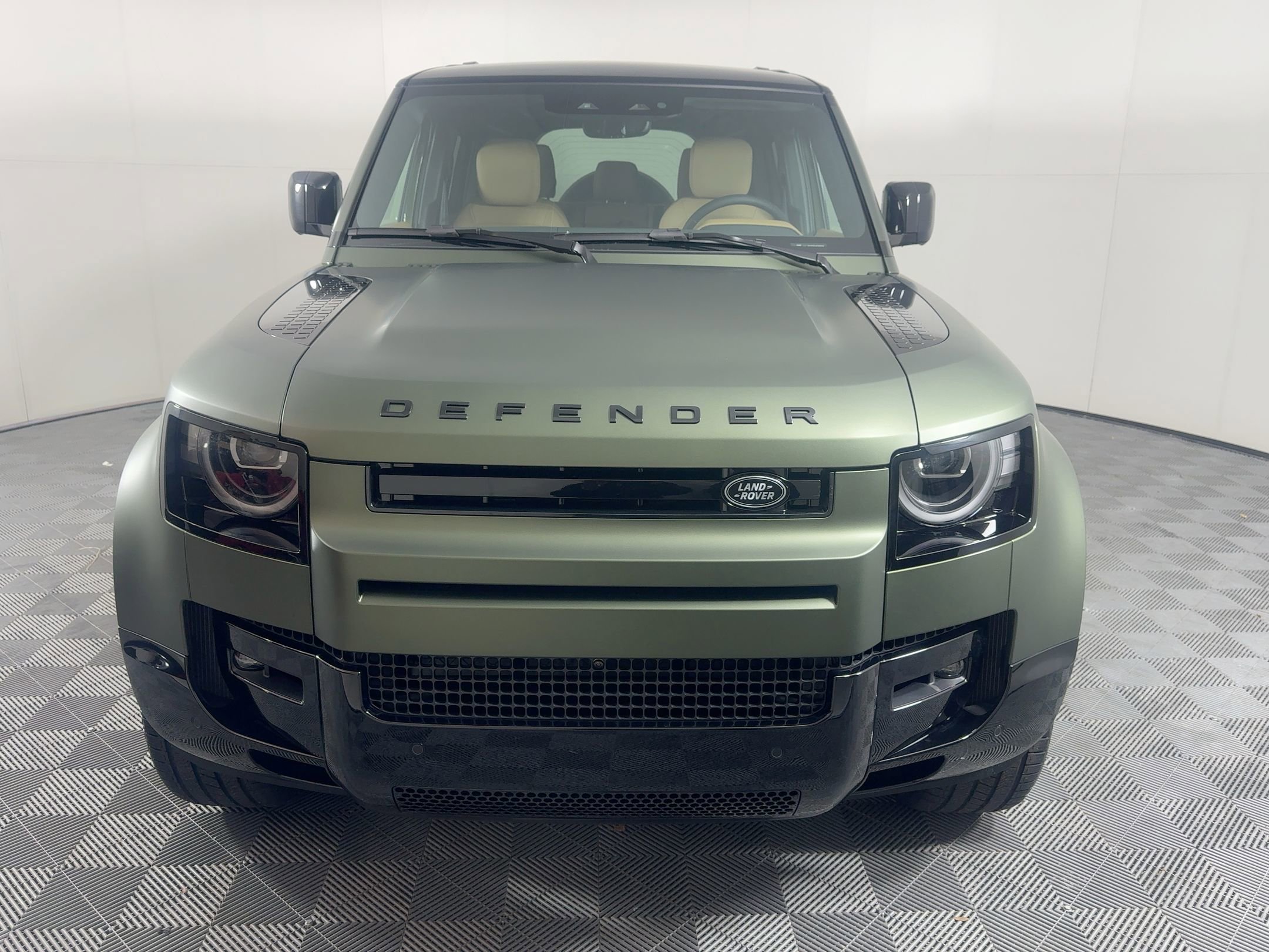 New 2026 Land Rover Defender 110 X-Dynamic SE image 6