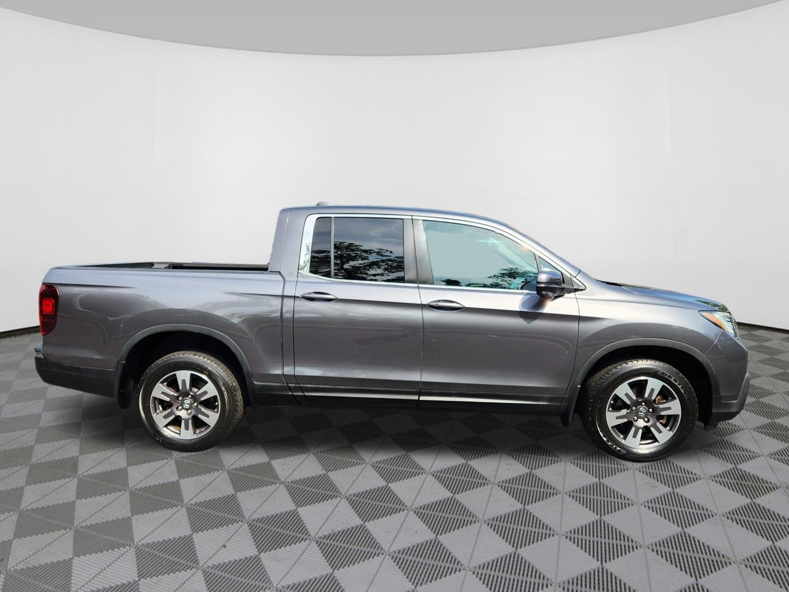 Used 2017 Honda Ridgeline RTL-T image 6