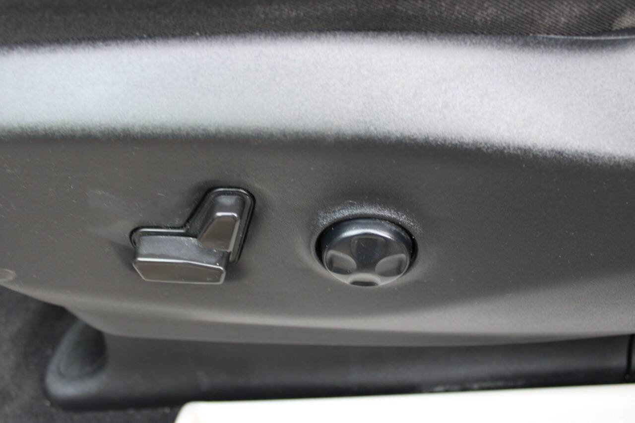 Used 2021 Chrysler Pacifica Touring-L FWD image 30