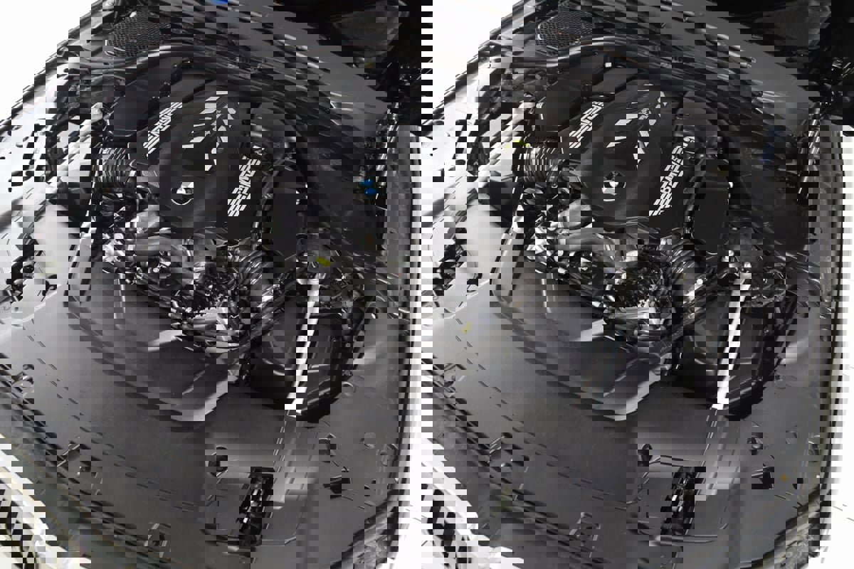 Used 2022 BMW 750i xDrive w/ M Sport Package image 24