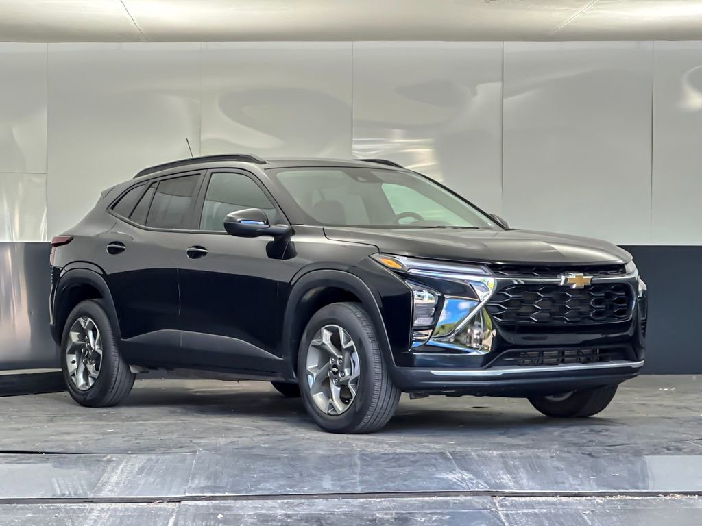Used 2025 Chevrolet Trax LT